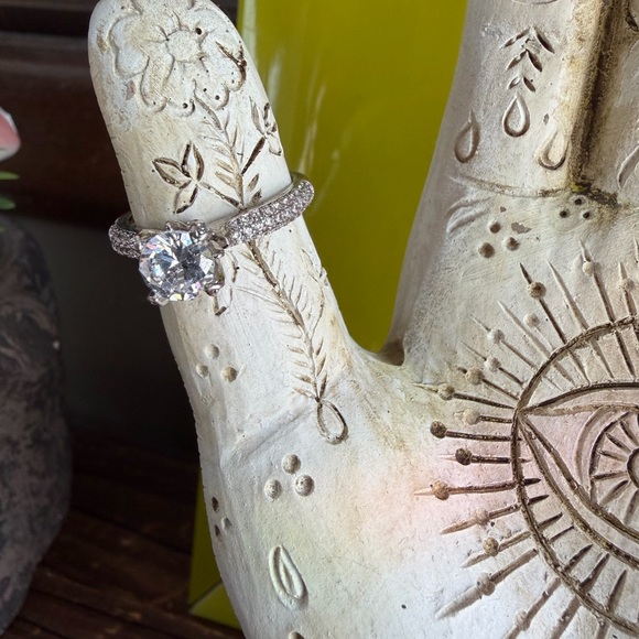 Sparkly silver ring - Picture 3 of 5